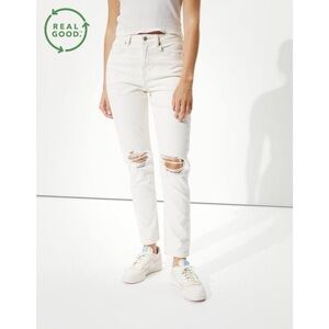658 - American Eagle NWT White Distressed Mom Jean, Size 8